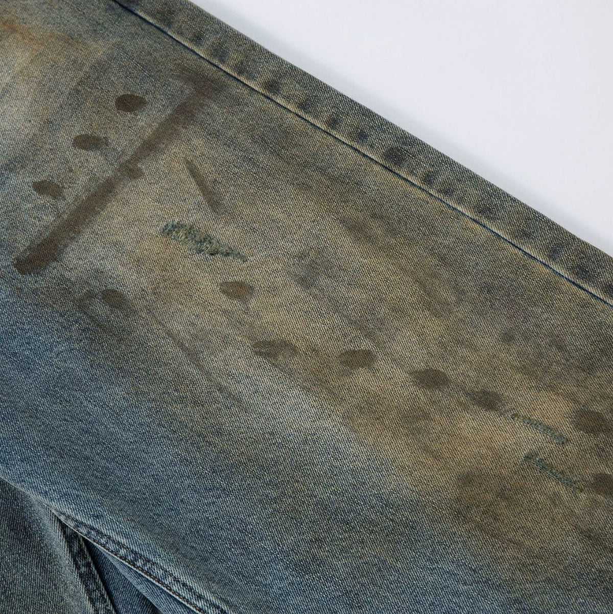 Vintage distressed chic jeans