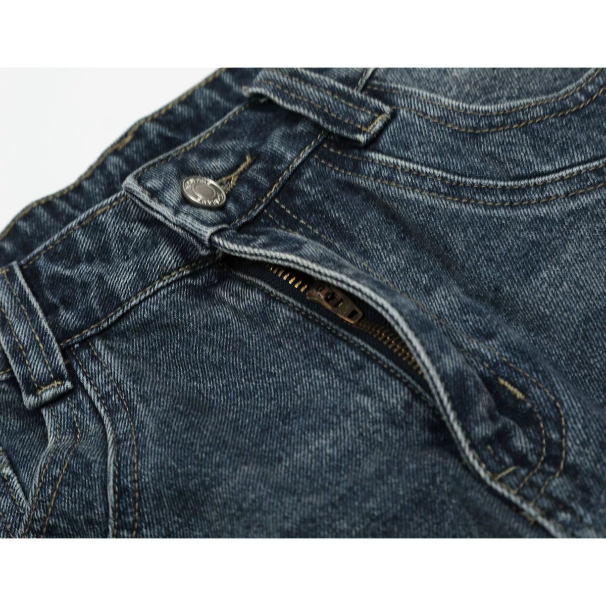 Fashion sports loose shorts